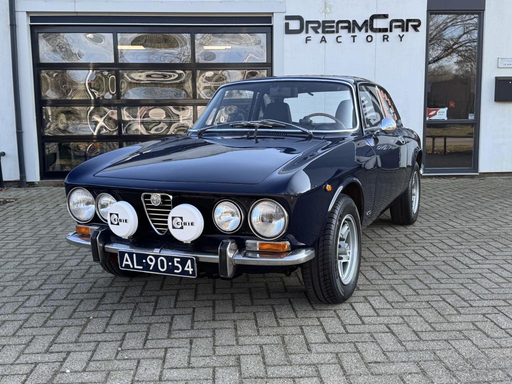Alfa Romeo 1750 GTV Bertone (bj 1971), Auto's, Oldtimers, Bedrijf, Te koop, Sportstoelen, Alfa Romeo, Benzine, Coupé, Handgeschakeld