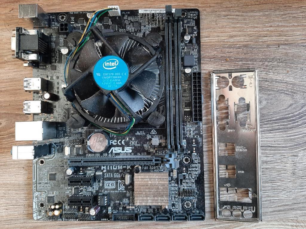 Asus intel moederbord, Computers en Software, Ophalen, LGA 1151, DDR4, Zo goed als nieuw