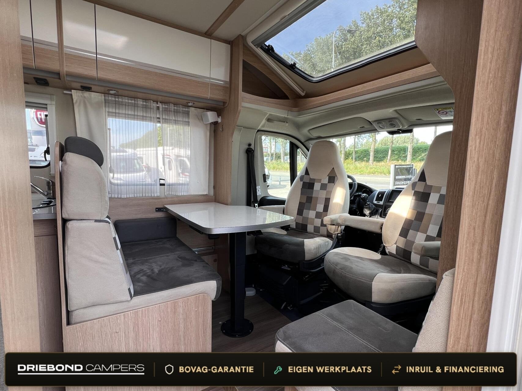 Sunlight T69 S Queensbed Luifel Schotel Zonnepaneel Lithium, Caravans en Kamperen, Campers, Sunlight, Airbags, 6 tot 7 meter, Bedrijf