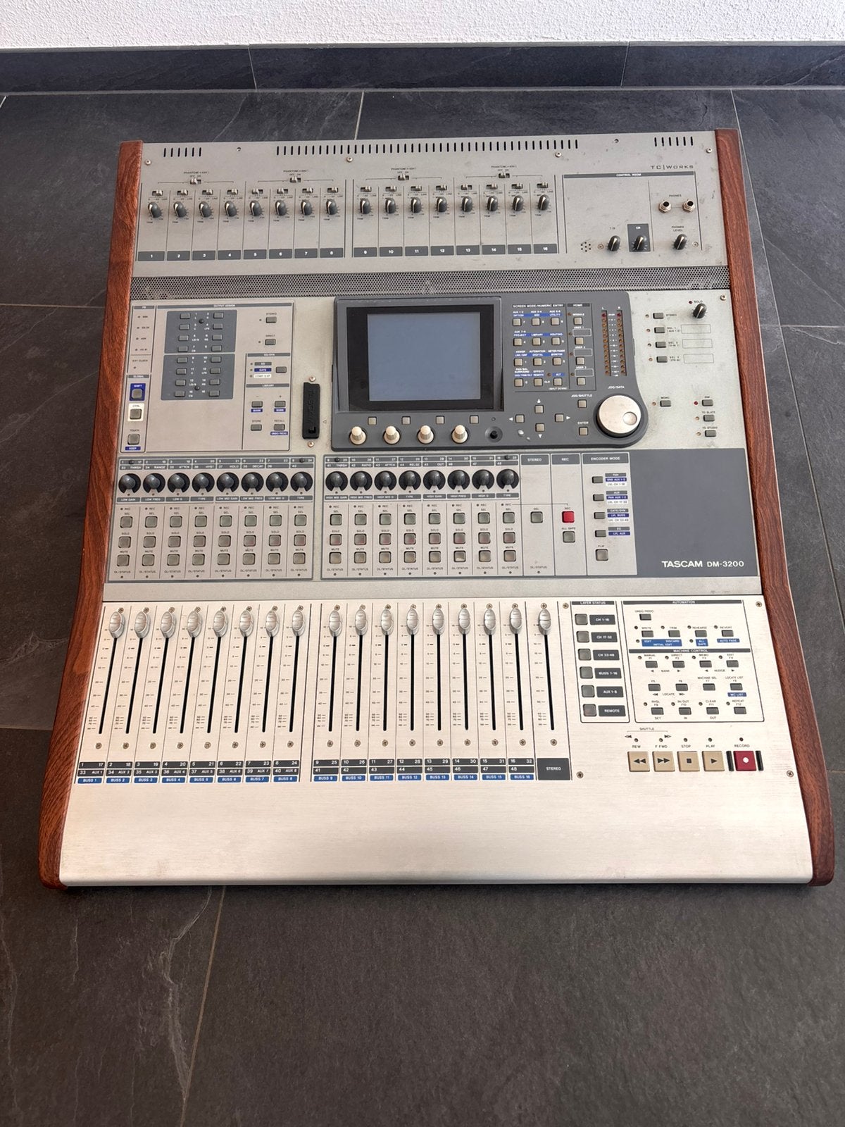 Tascam DM-3200 digitale mengtafel – mooie staat, Ophalen, Zo goed als nieuw, 20 kanalen of meer
