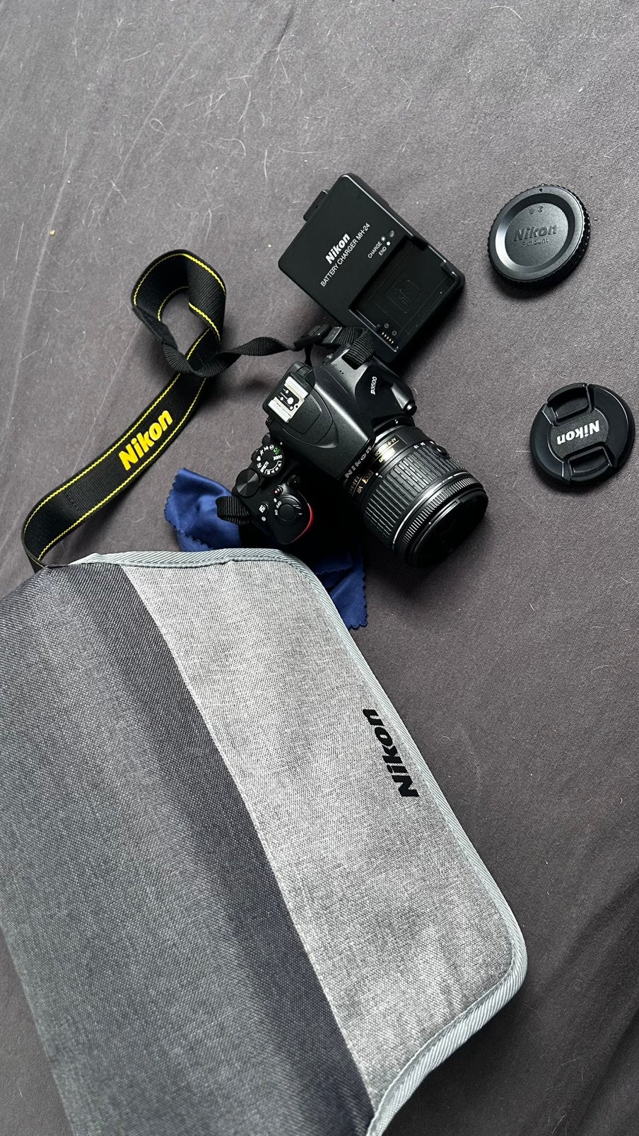 Nikon D3500 DSLR camera, Ophalen, Zo goed als nieuw, 8 tot 12x, Dakkant (recht)