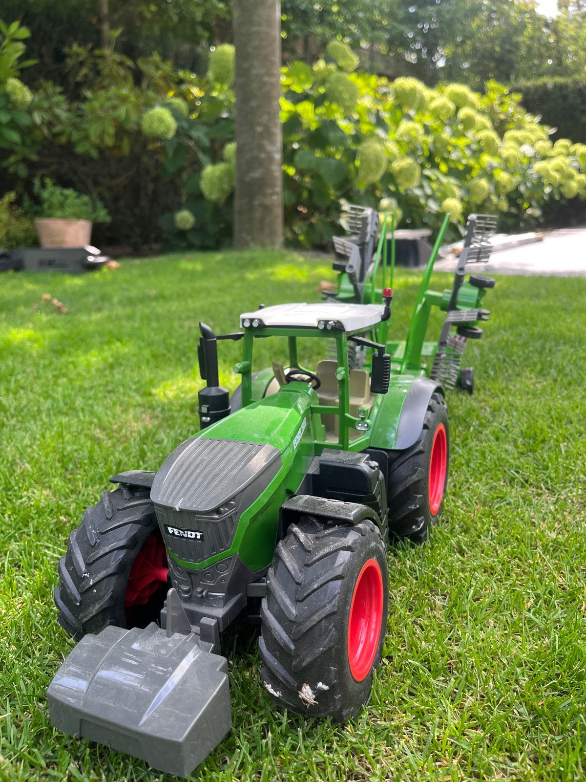 Fendt 1050 Vario RC Tractor met hooidraaier, Elektro, Auto offroad, Ophalen of Verzenden, Zo goed als nieuw
