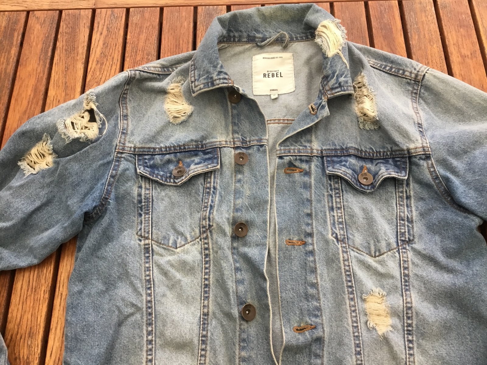 Stoer spijkerjack van REBEL, maat M, lichtblauw met distress, Ophalen of Verzenden, Zo goed als nieuw, Maat 48/50 (M), Blauw
