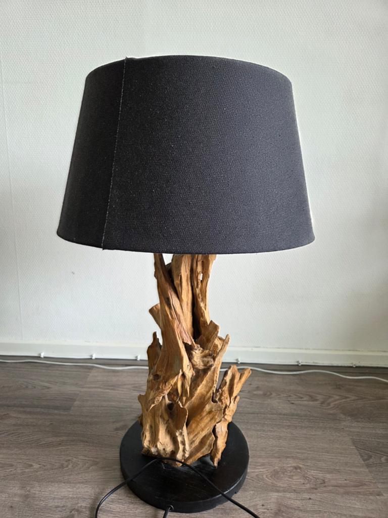 Tafellamp met houten voet en zwarte kap, Huis en Inrichting, Lampen | Tafellampen, Ophalen