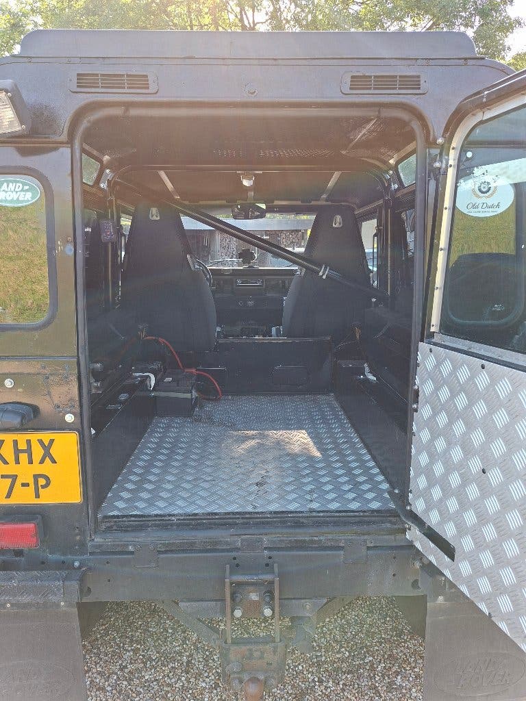 Land Rover Defender 1990, Zwart, 3.9 liter V8 Automaat, 6p, foto 9