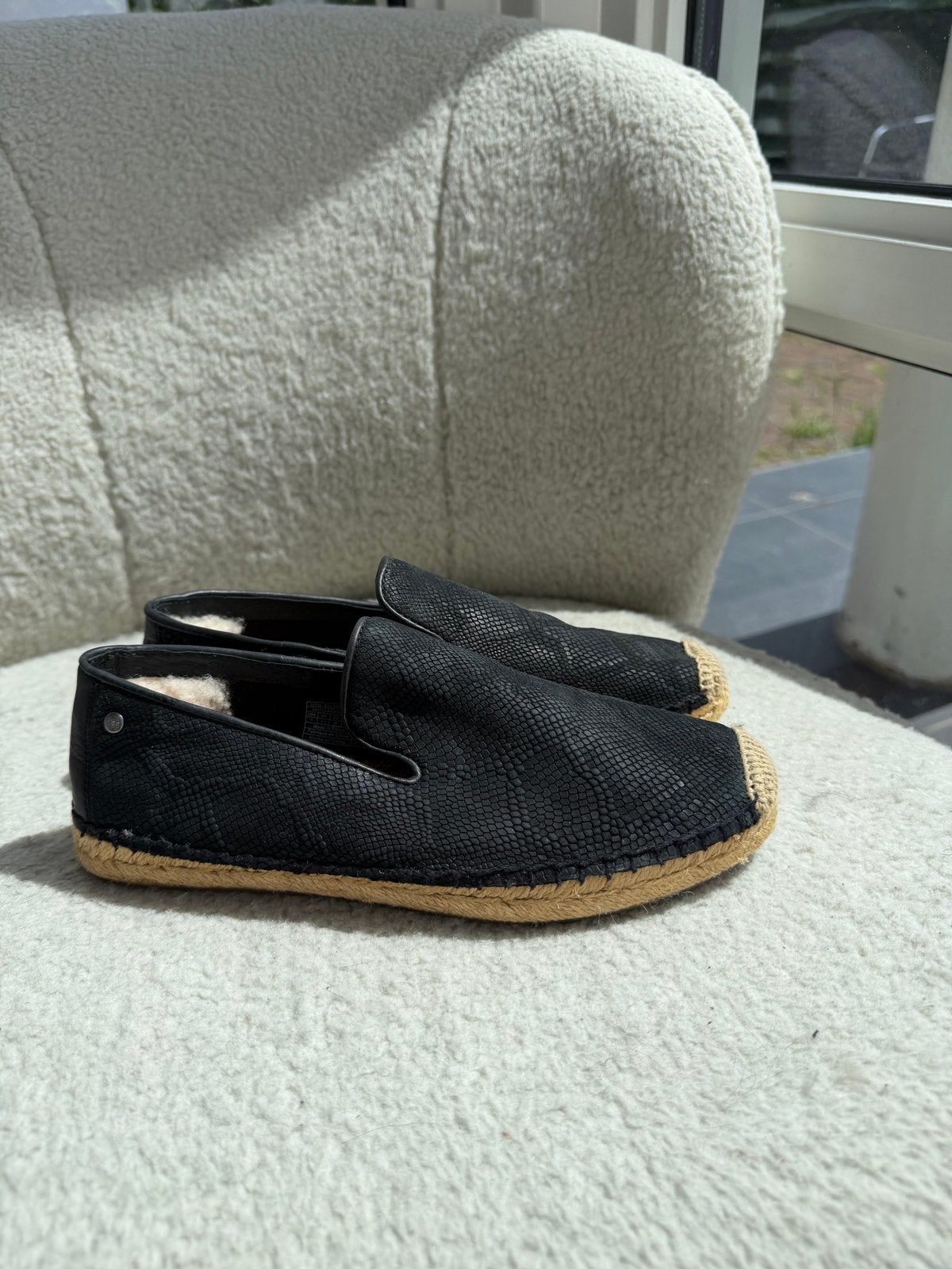 Nieuwe Ugg instappers maat 37 (valt als 36), Ophalen of Verzenden, Nieuw, Zwart, Instappers