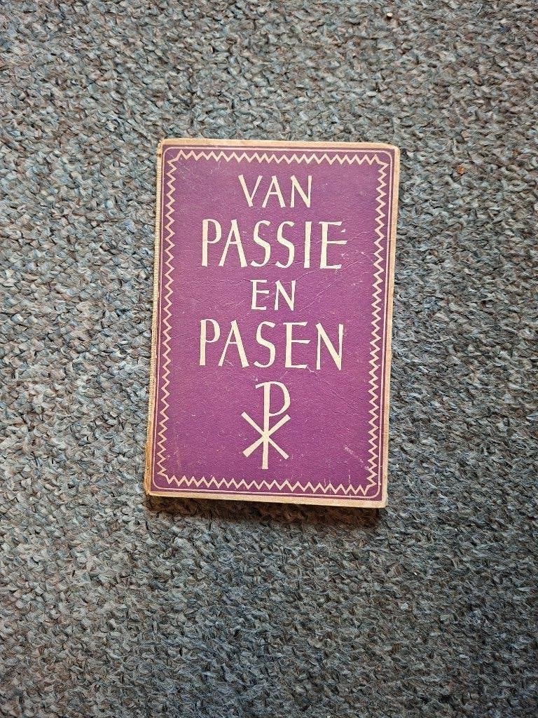 Van Passie en Pasen, Boeken, Ophalen of Verzenden, Gelezen, Bosch & Keuning