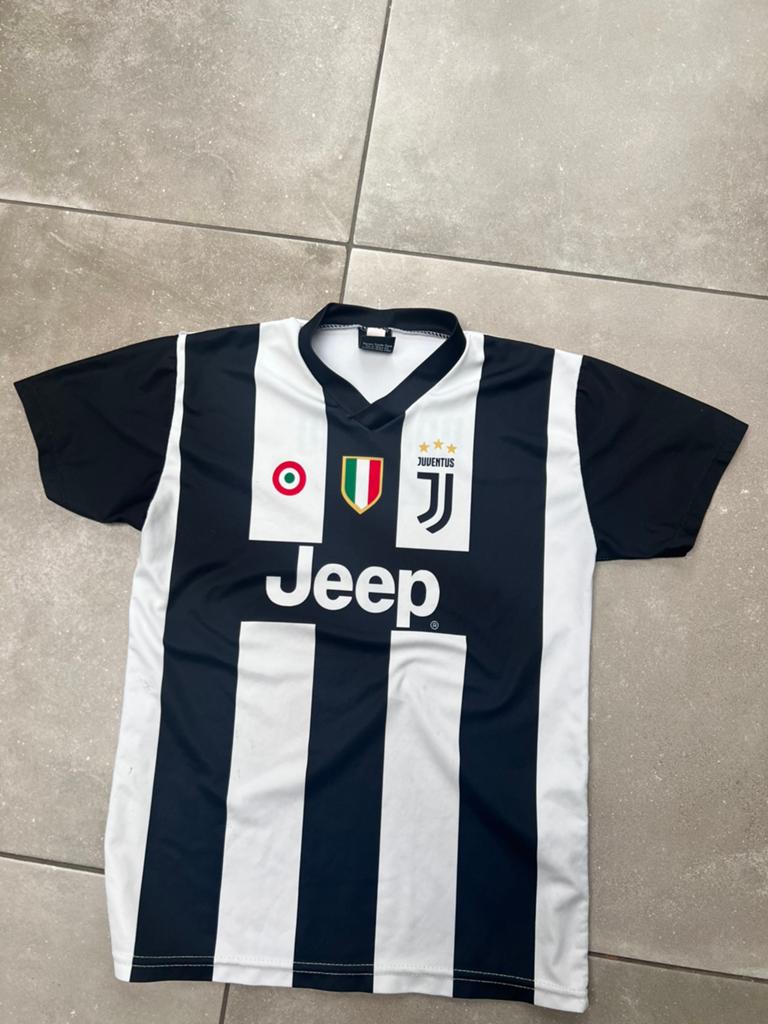 JUVENTUS RONALDO VOETBAL SHIRT MAAT 10 /146, Kinderen en Baby's, Ophalen of Verzenden, Zo goed als nieuw, Jongen, Sport- of Zwemkleding