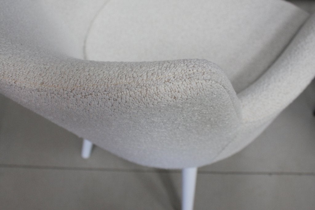2 mooie luxe eetkamerstoelen Teddy Boucle stof armleuningen, Ophalen, Twee, Overige kleuren, Zo goed als nieuw