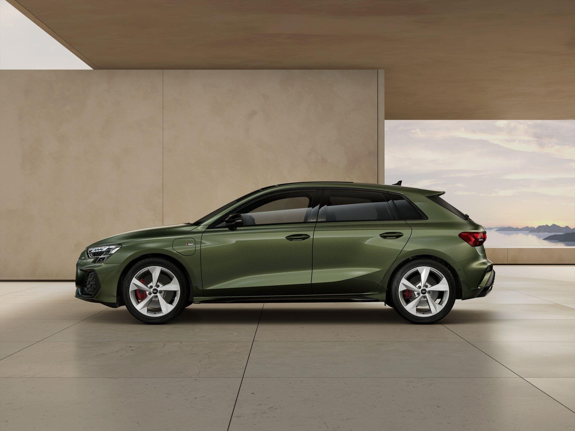 Audi A3 Sportback 45 TFSI e 272pk S Edition Competition | Pa, 1498 cc, 4 cilinders, 150 min, Leder en Stof