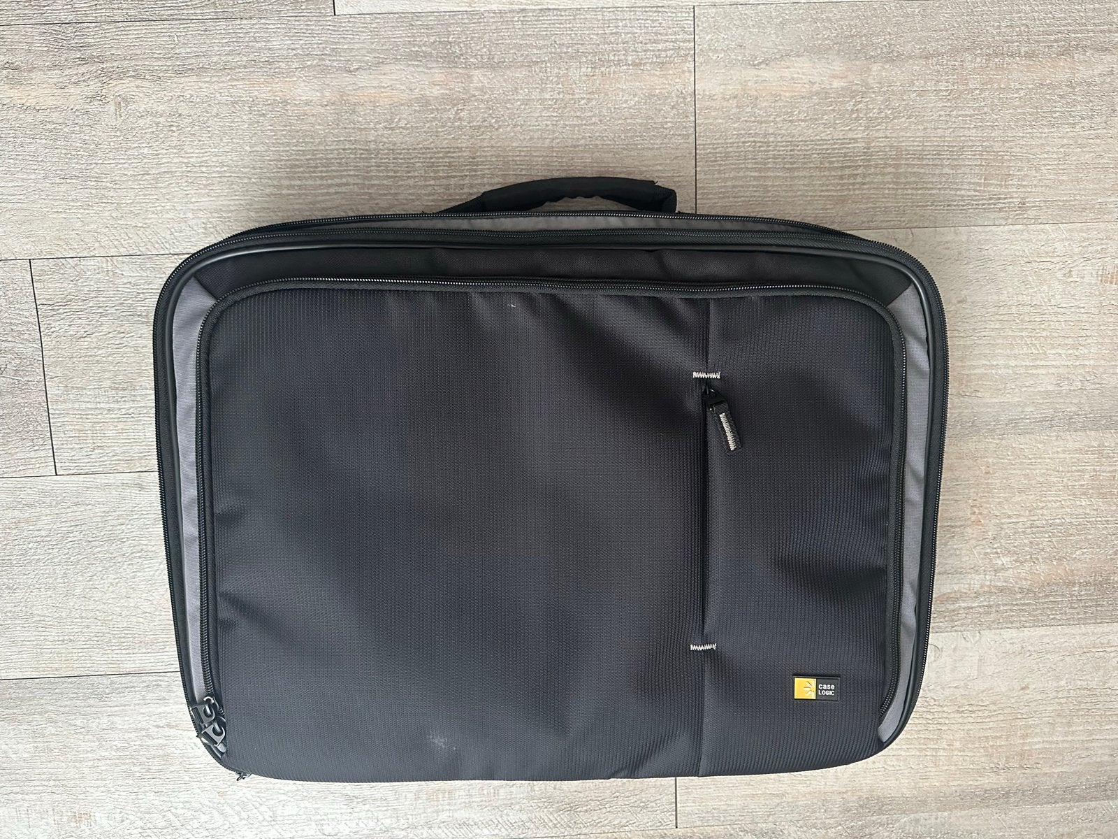 Case Logic Laptoptas 15 inch - Zwart, zo goed als nieuw, Gevoerd laptopvak, 15 inch, Ophalen of Verzenden, Zo goed als nieuw