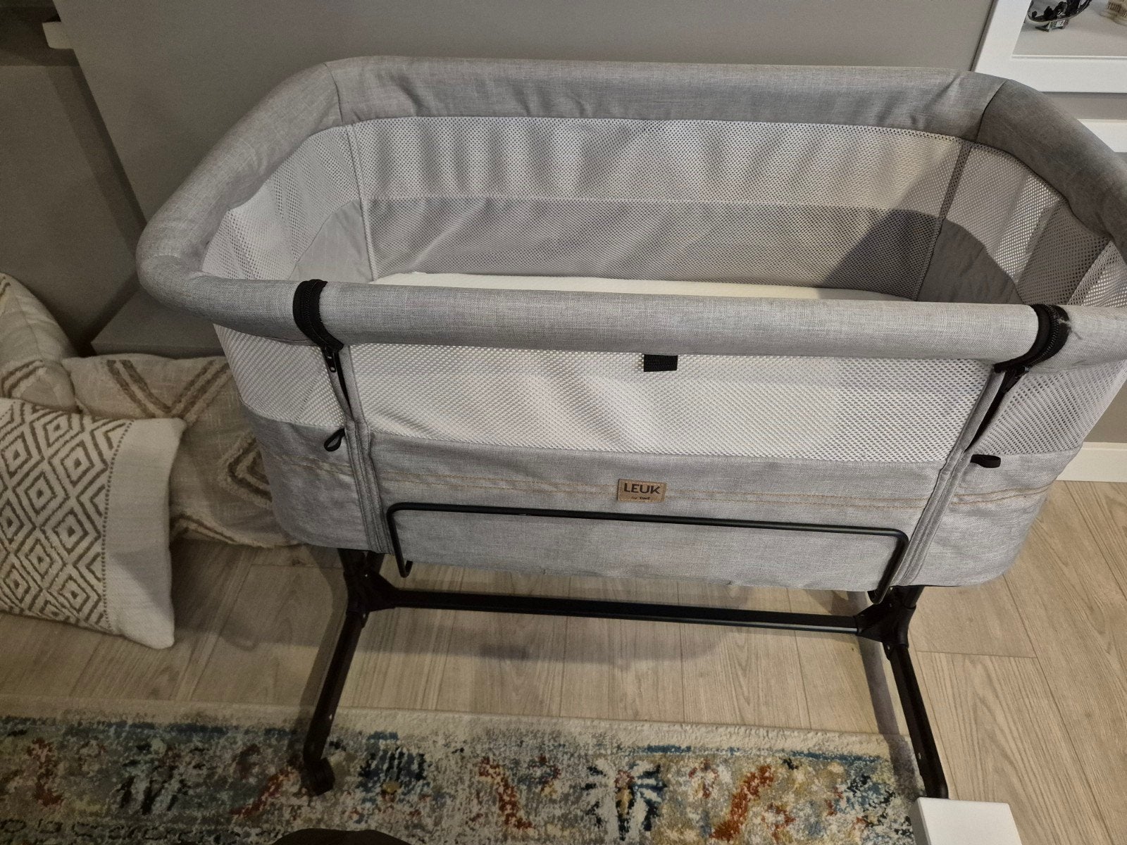 co-sleeper "LEUK by twf" grijs + matras, Kinderen en Baby's, Babywiegjes en Ledikanten, Ophalen, Zo goed als nieuw, Wieg
