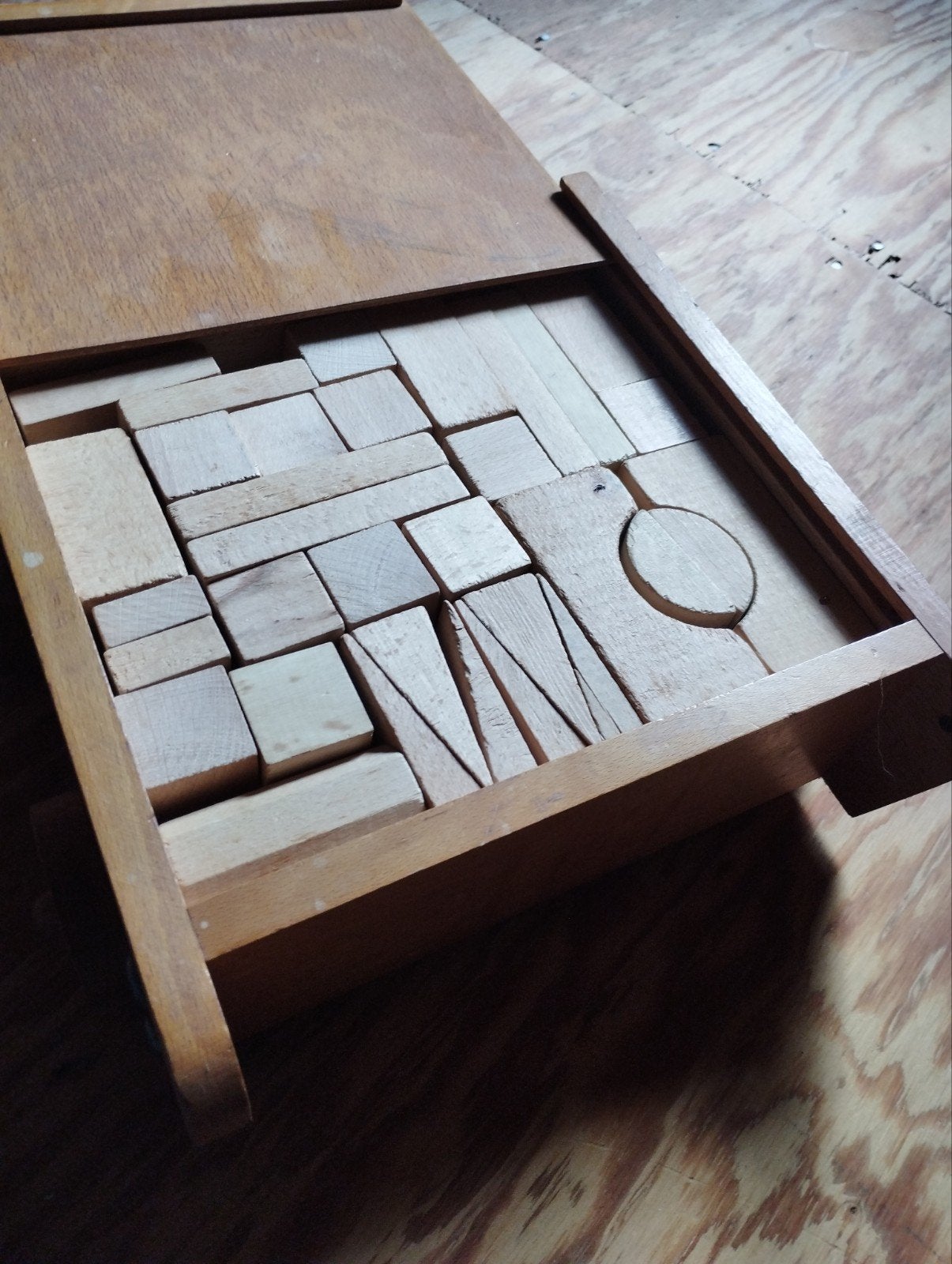 Vintage houten bouwblokken in karretje, Ophalen, Gebruikt, Duw- of Trekspeelgoed