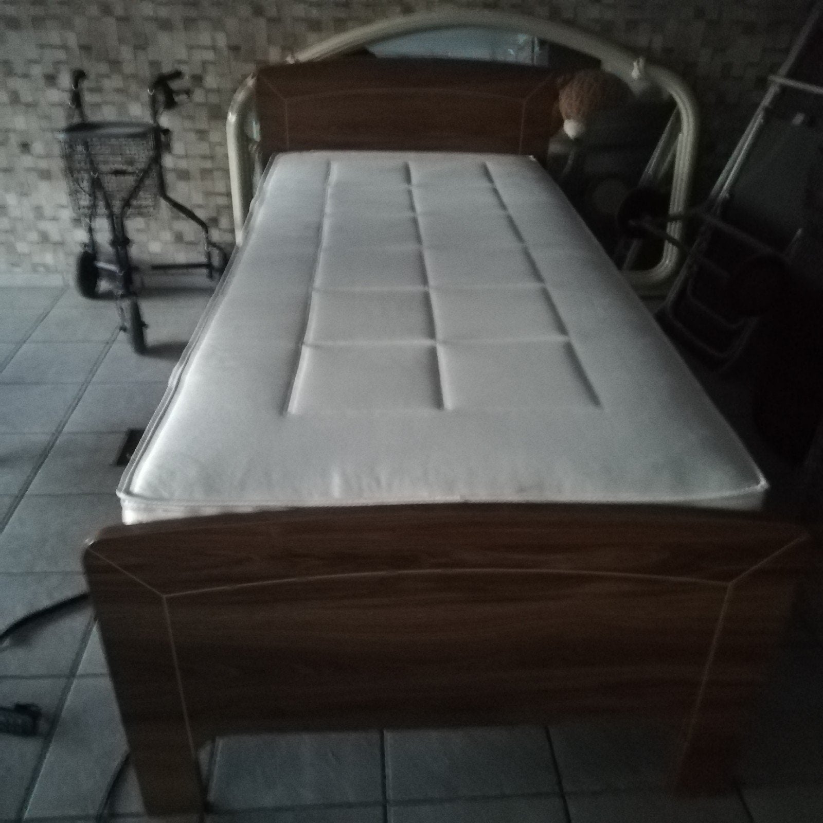 ouderen ziekenhuisbed 90 x200 cm, Ophalen, 90 cm, Eenpersoons, Bruin