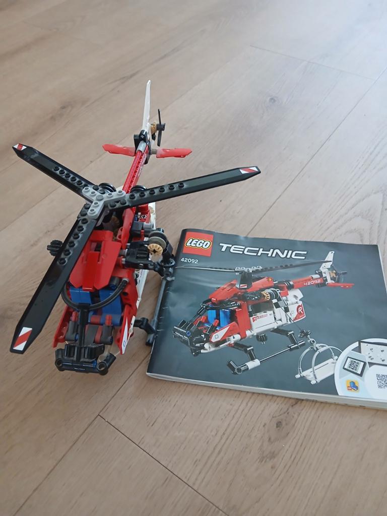 Lego Technic Red Rescue Helikopter 42092, Ophalen, Lego, Compleet, Zo goed als nieuw