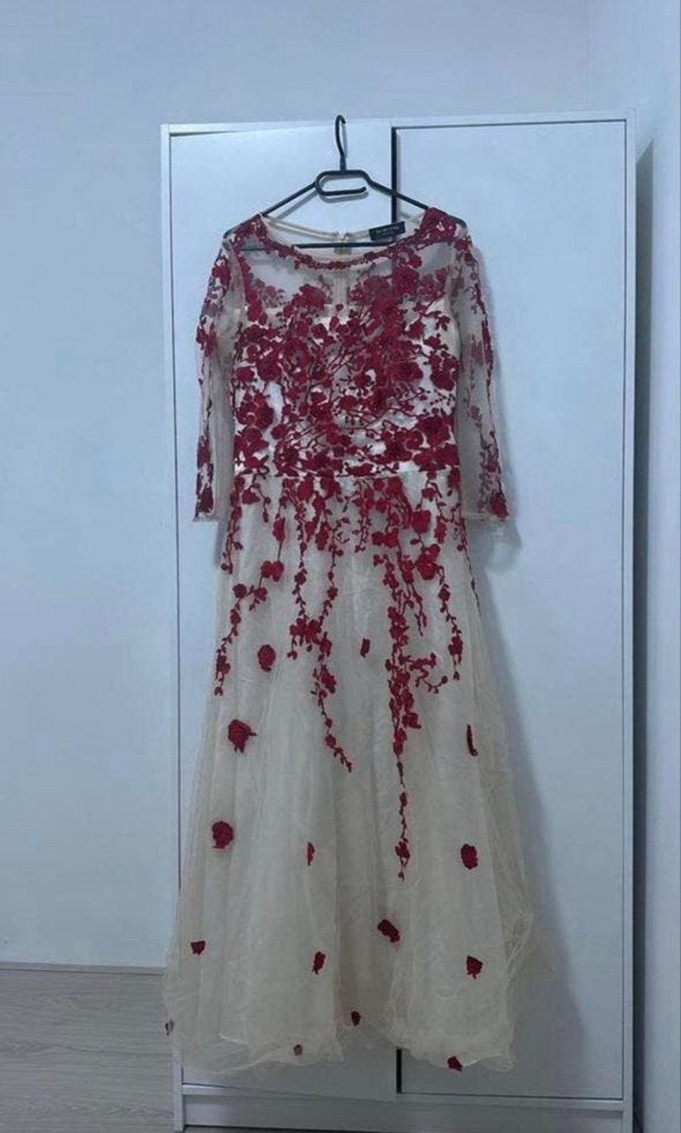 Galajurk Met Rode Bloemen, Kleding | Dames, Jurken, Maat 46/48 (XL) of groter, Nieuw, Ophalen of Verzenden, Rood