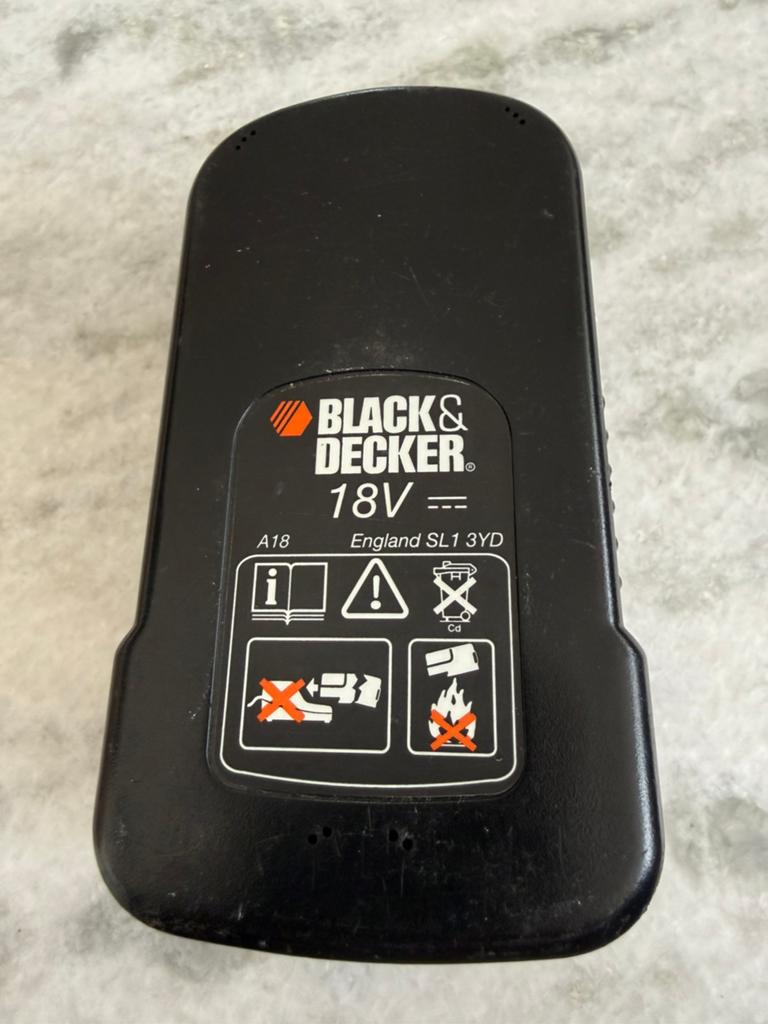 Black and decker 18 volt oplader-accu, Doe-het-zelf en Verbouw, Gereedschap | Boormachines, Ophalen of Verzenden, Zo goed als nieuw