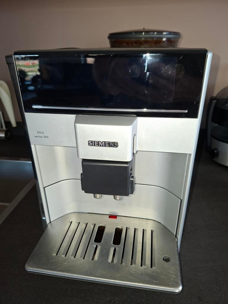 Siemens EQ.6 Series 300 volautomatische espressomachine, Witgoed en Apparatuur, Koffiezetapparaten, Gebruikt, Espresso apparaat
