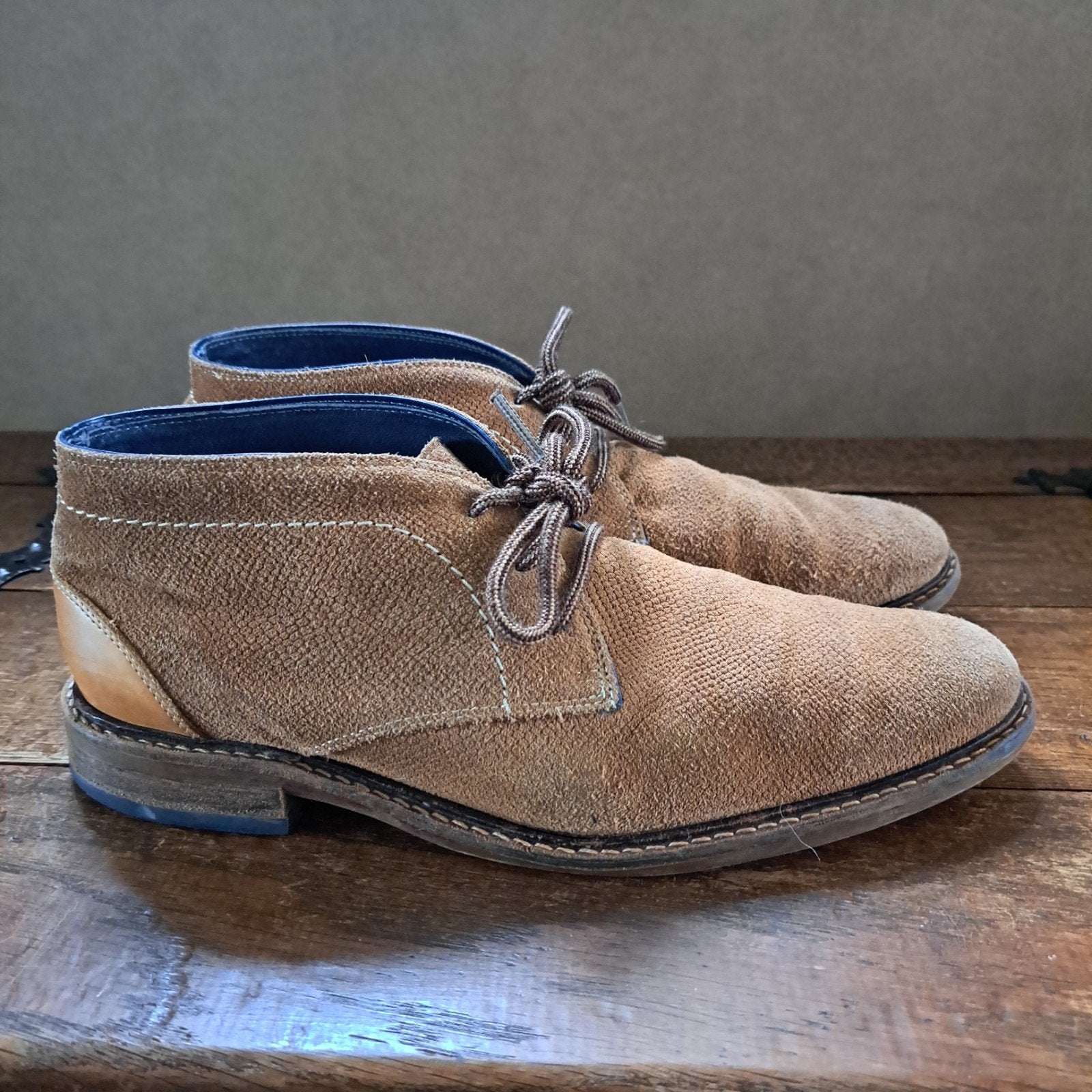 hoge suede schoenen mt. 45, Kleding | Heren, Boots, Ophalen of Verzenden, Zo goed als nieuw, Onbekend
