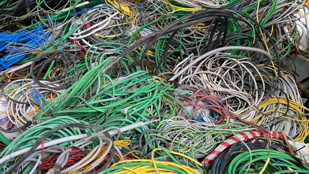 Gezocht: Gratis oude/defecte kabels en snoeren, Doe-het-zelf en Verbouw, Ophalen of Verzenden, Zo goed als nieuw, Kabel of Snoer