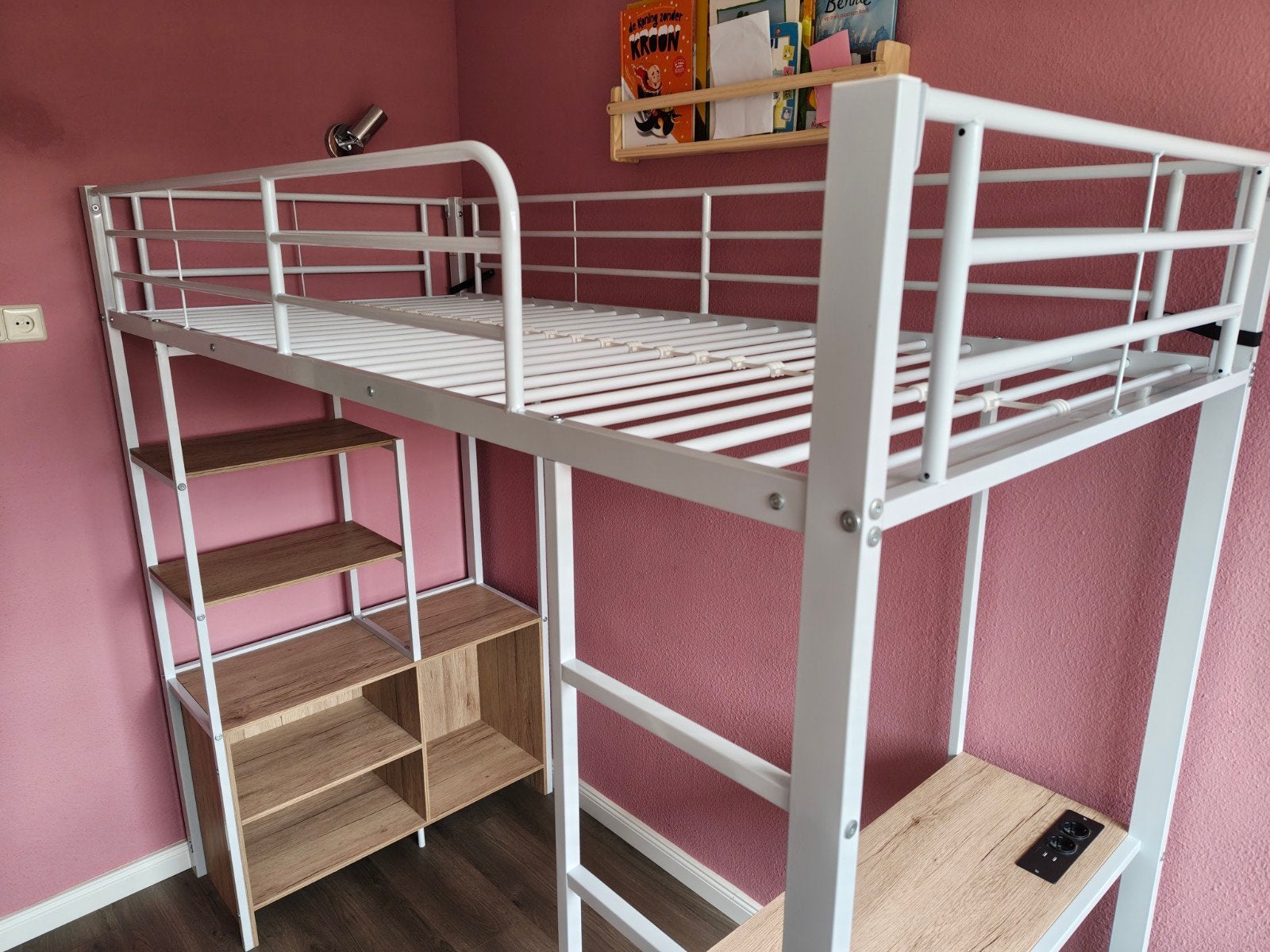 Hoogslaper met bureau, stopcontact en USB-aansluiting, Ophalen, Eenpersoons, Wit, Zo goed als nieuw