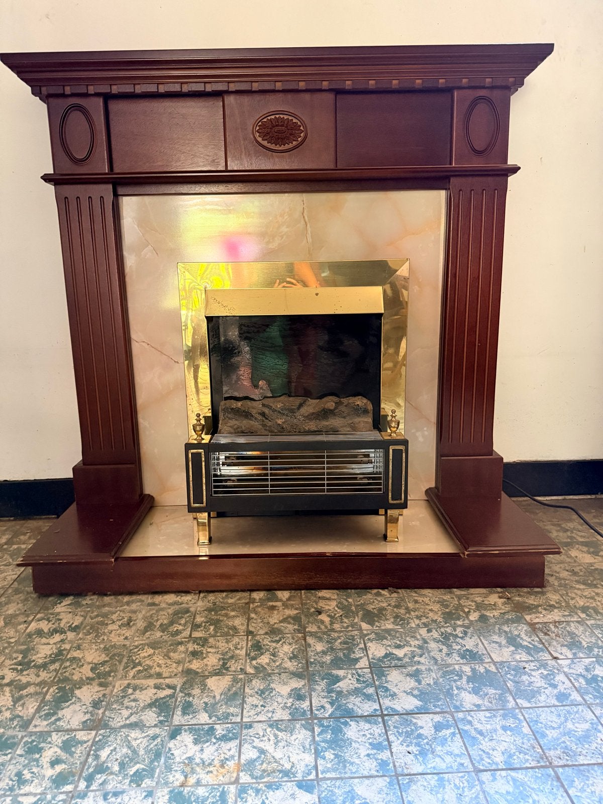 Klassieke elektrische haard met marmeren accenten, Huis en Inrichting, Ophalen, Zo goed als nieuw, Vrijstaande haard, Elektrische haard