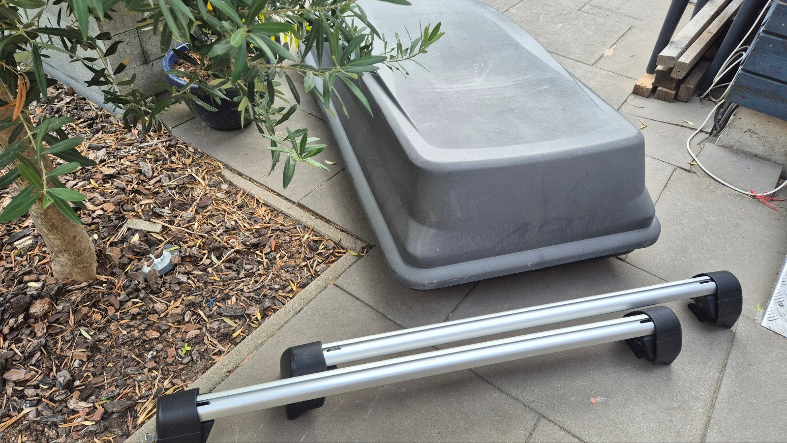 Thule Dakkofer 431 met dakdragers, Ophalen, Gebruikt