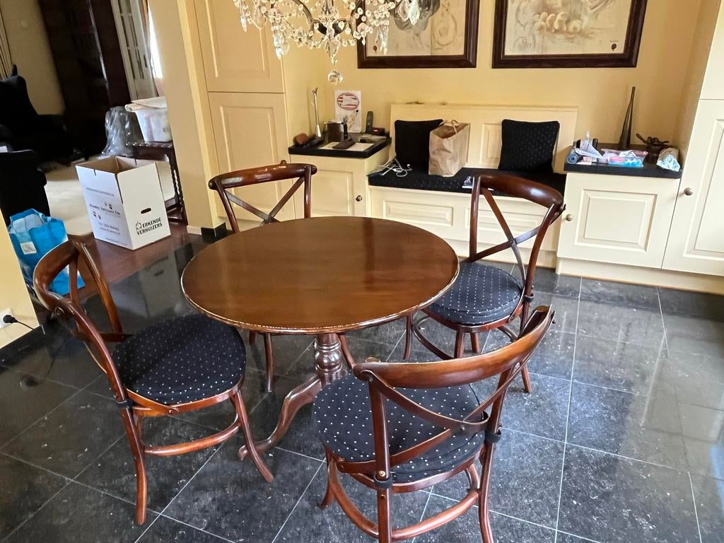 Ronde eettafel met 4 stoelen, 50 tot 100 cm, Zo goed als nieuw, Vier personen, Eikenhout