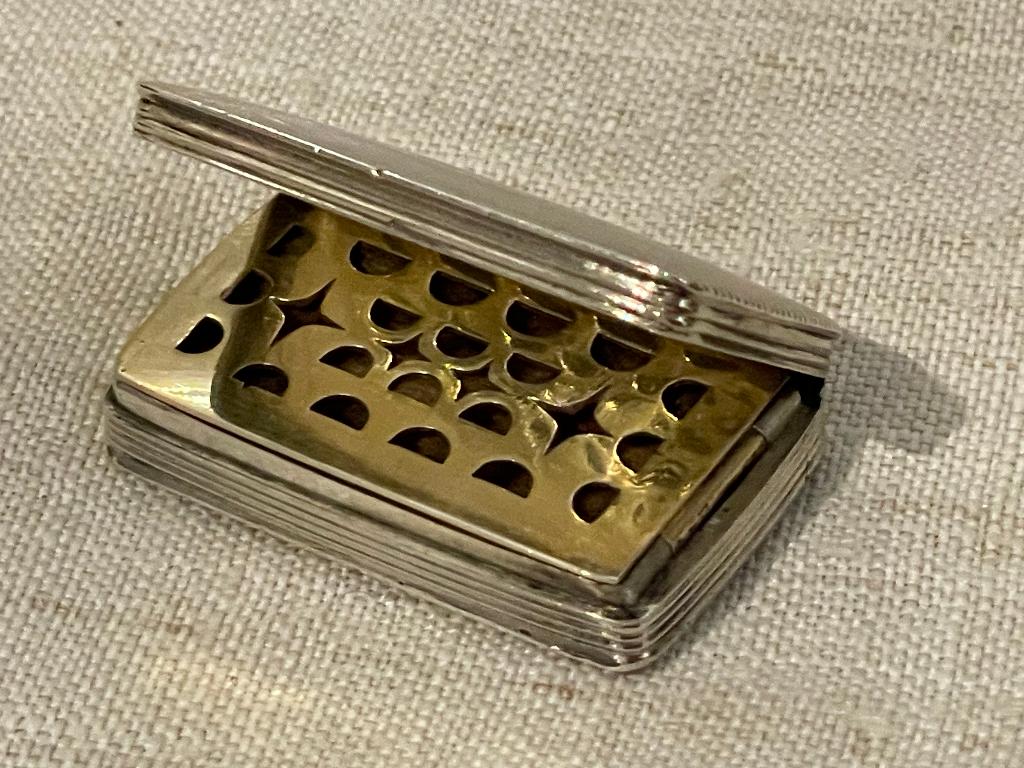 antieke Hollandse rib vinaigrette  lodereindoosje geurdoosje, Antiek en Kunst, Antiek | Goud en Zilver, Ophalen