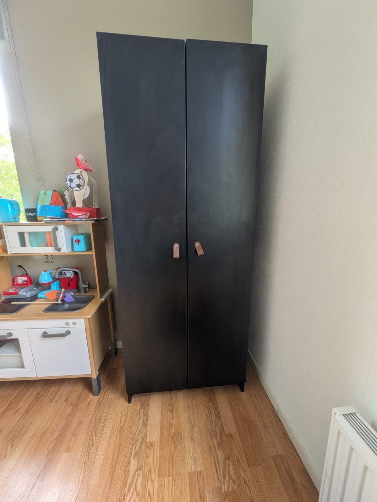 Zwarte babykamer set: Commode en kledingkast lees de adv., Kinderen en Baby's, Ophalen, 50 tot 70 cm, 105 cm of meer, Zo goed als nieuw