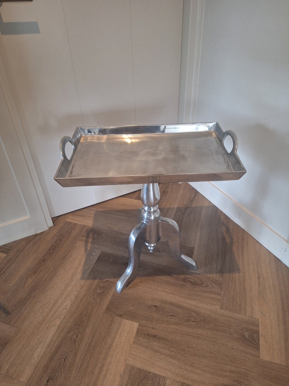Riviera Maison bijzettafel/dienbladtafel, Ophalen, Metaal of Aluminium, 55 tot 75 cm, Zo goed als nieuw