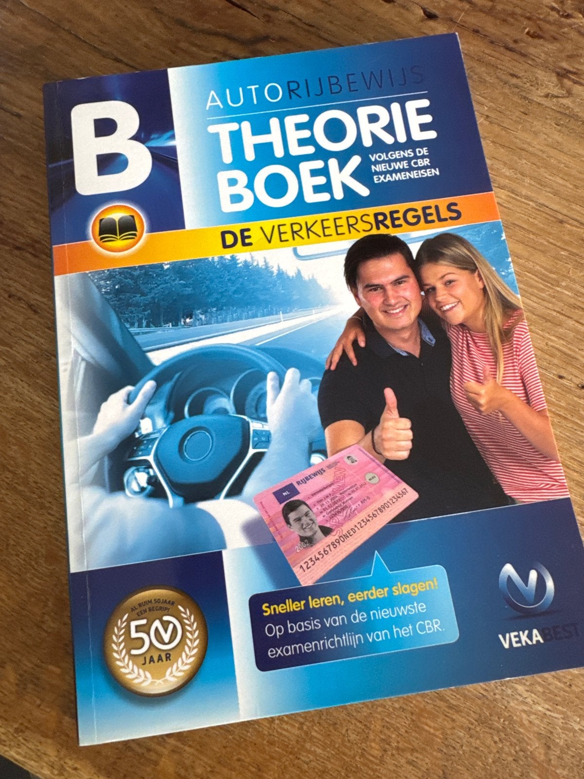 Autorijbewijs B Theorieboek - VekaBest, Ophalen of Verzenden, Zo goed als nieuw, Overige niveaus
