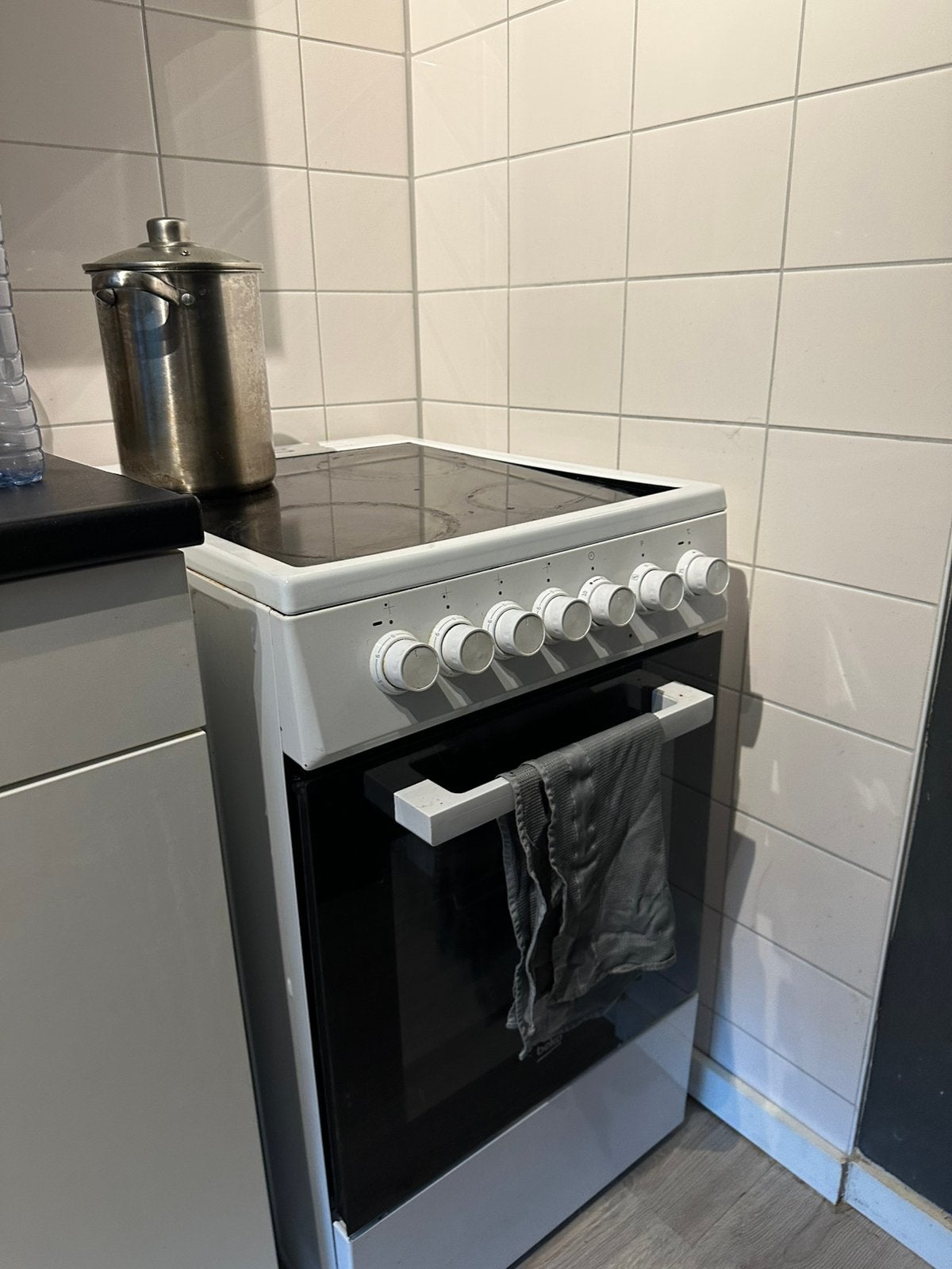 BEKO Elektrisch fornuis met oven | 50cm breed, Ophalen, 4 kookzones, Zo goed als nieuw, Vrijstaand