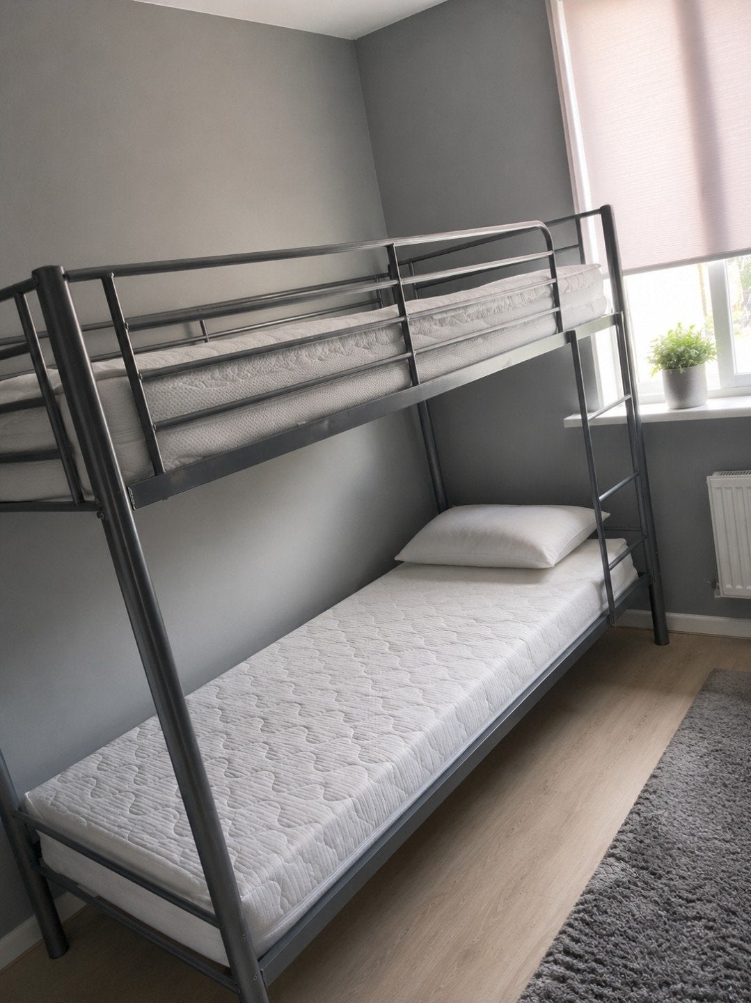 Stapelbed metaal grijs. 200 bij 90, Ophalen of Verzenden, Tweepersoons, Hoogslaper
