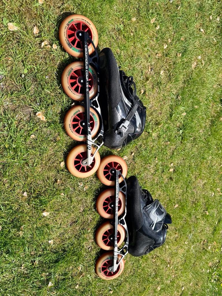 Mariani Skeelers met Cadomotus Racewielen, Ophalen, Zo goed als nieuw