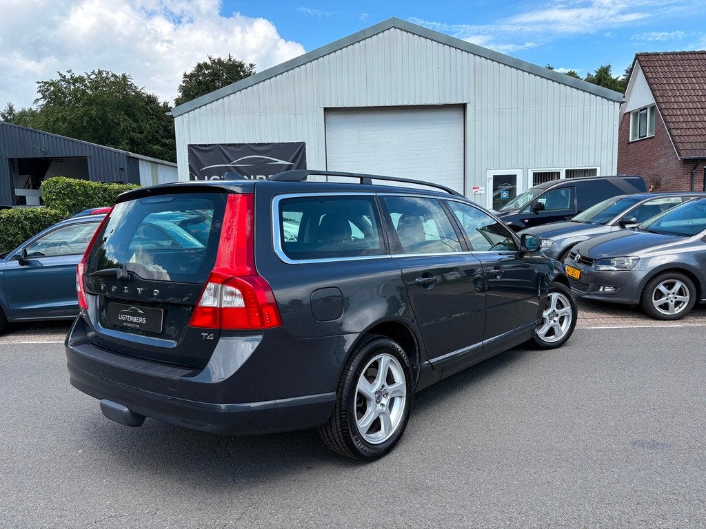 Volvo V70 1.6 T4 Nordic AUTOMAAT/CLIMA/CRUISE/LEER/TREKHAAK, Auto's, Volvo, Zwart, 4 cilinders, 1600 kg, Zilver of Grijs