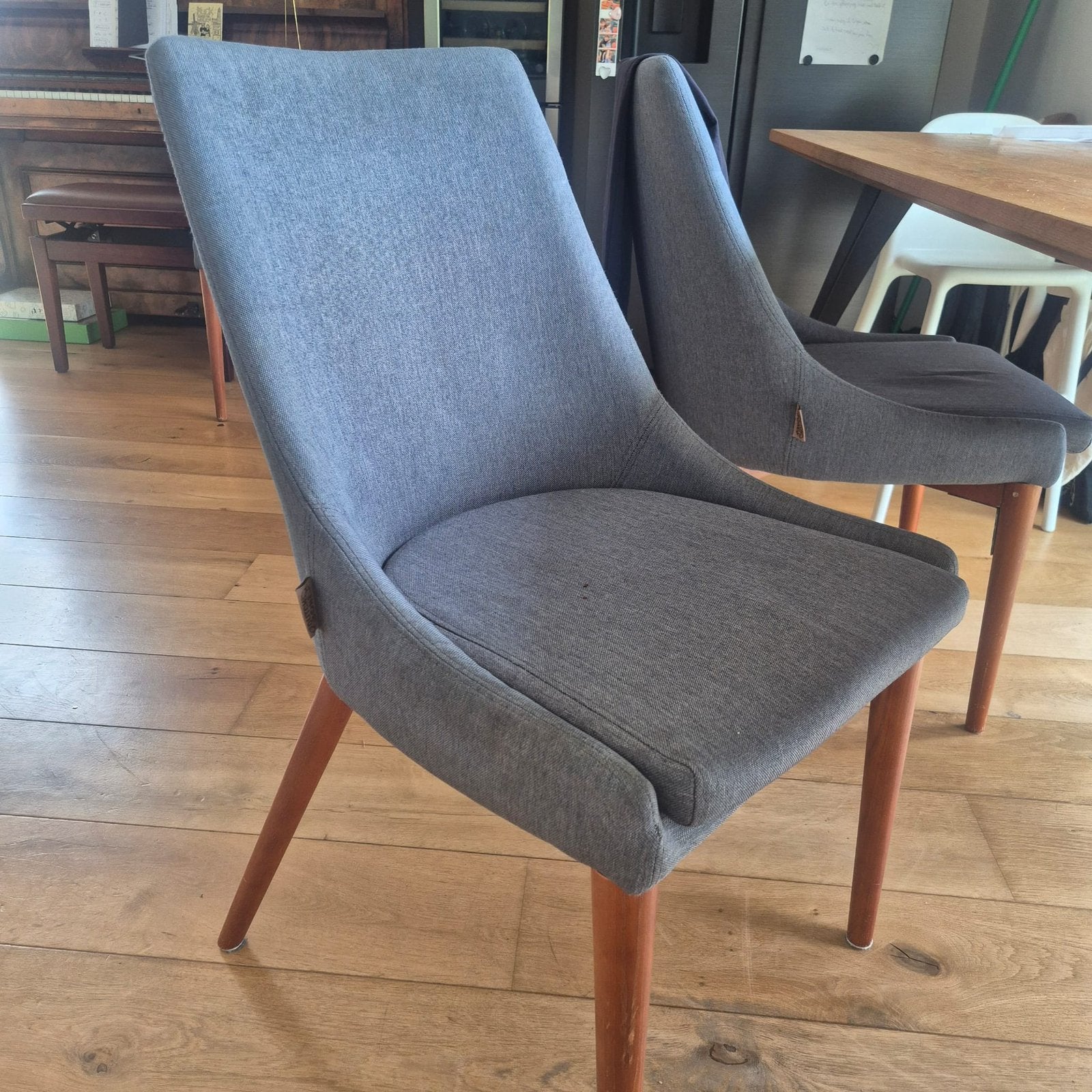 6 grijze dutchbone juju stoelen, Ophalen, Gebruikt, Vijf, Zes of meer stoelen, Stof