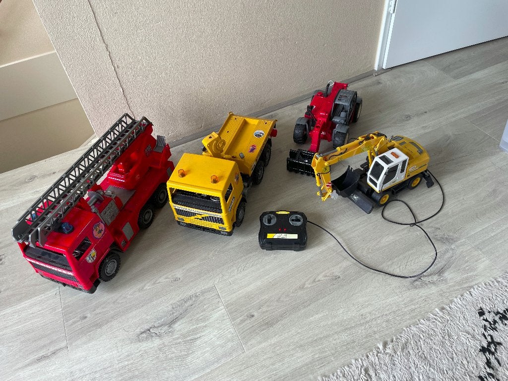 Bruder speelgoedvoertuigen set met afstandsbediening, Ophalen, Gebruikt, Afstandsbediening