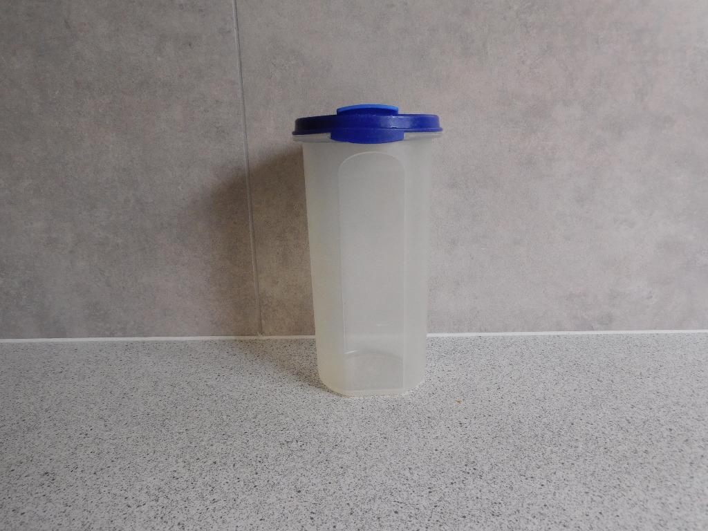 Tupperware Ruimtespaarder 650 ml. Blauw, Ophalen of Verzenden, Zo goed als nieuw, Blauw, Bus of Trommel