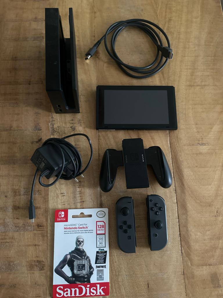 Nintendo Switch met 128GB SD-kaart en accessoires, Ophalen, Gebruikt, Met 2 controllers, Switch Original