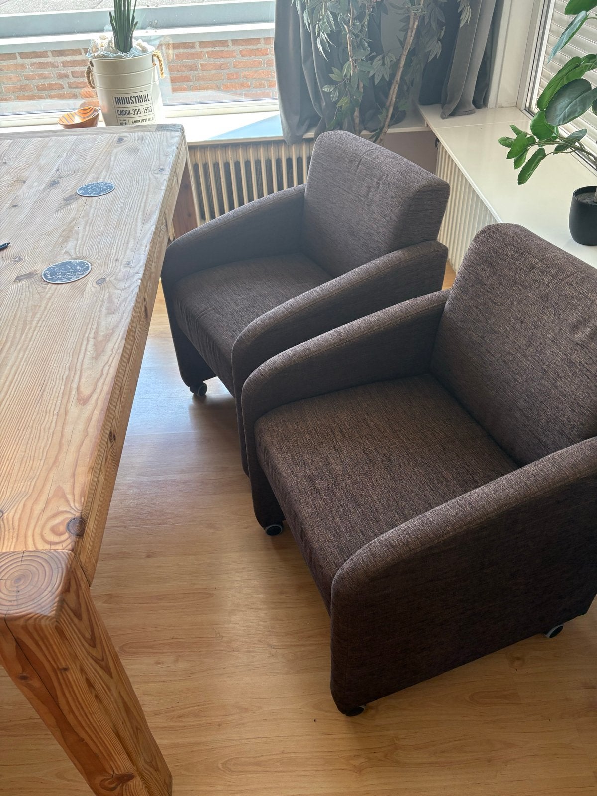 Vier comfortabele bruine eettafel stoelen, Ophalen, Gebruikt, Bruin, Vier