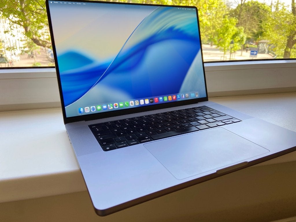 MacBook Pro 16 Inch M2 Pro 2023 | Als nieuw | Office + meer, Cupertino, 512 GB, Zo goed als nieuw, Apple@apple.com
