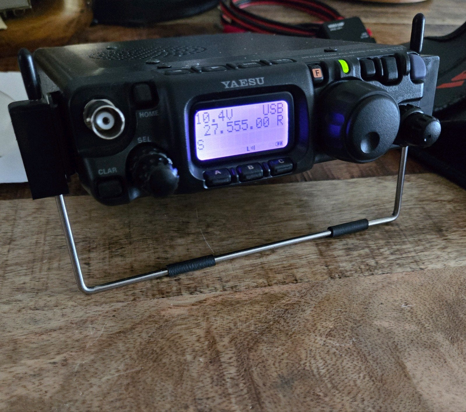 Yaesu ft 817 / 818nd standaard,tasje + windcamp 12V connect, Ophalen of Verzenden