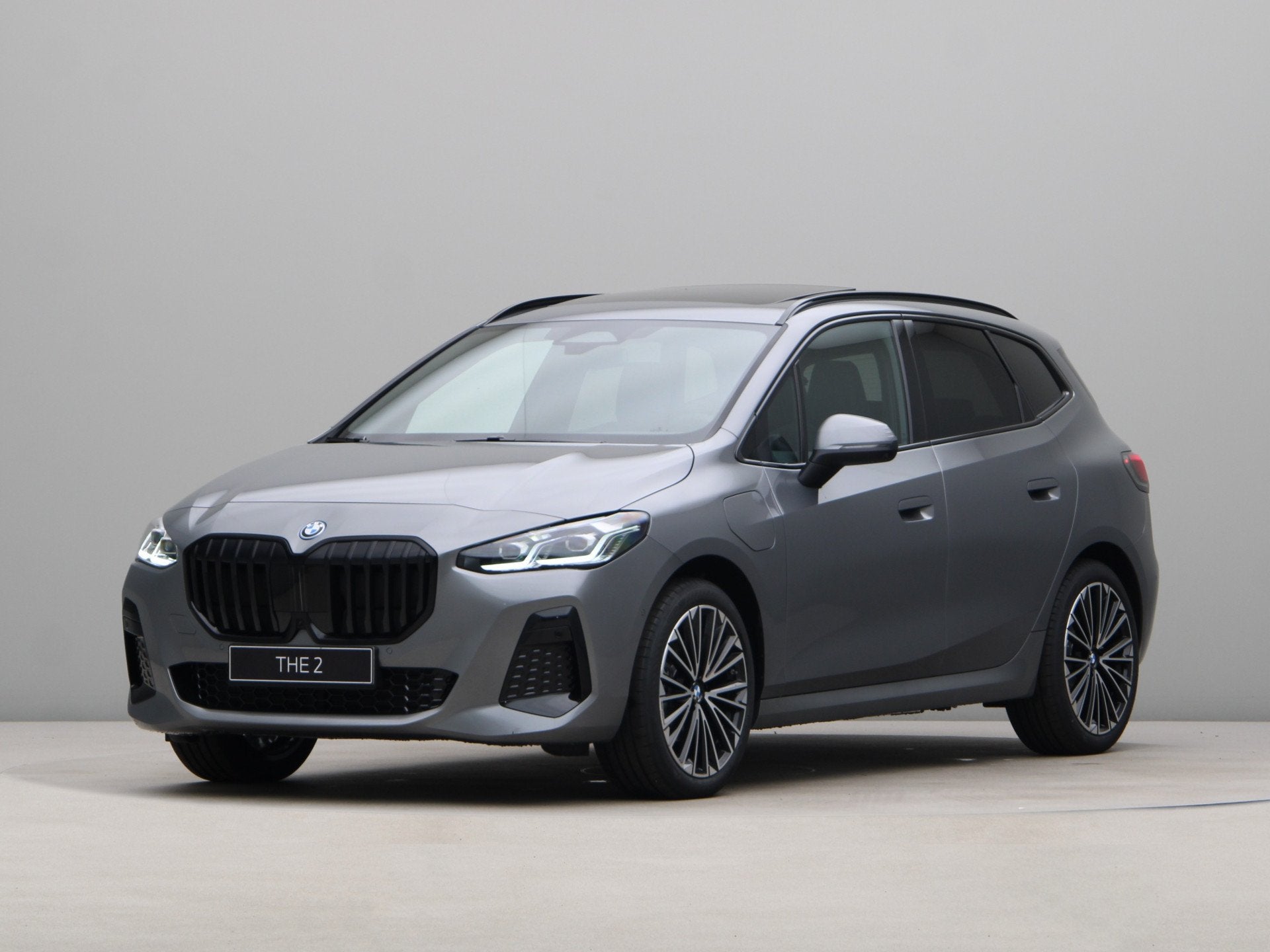 BMW 2 Serie Active Tourer 225e xDrive (bj 2026, automaat), Auto's, Automaat, 1800 kg, Zwart, 38 km/l