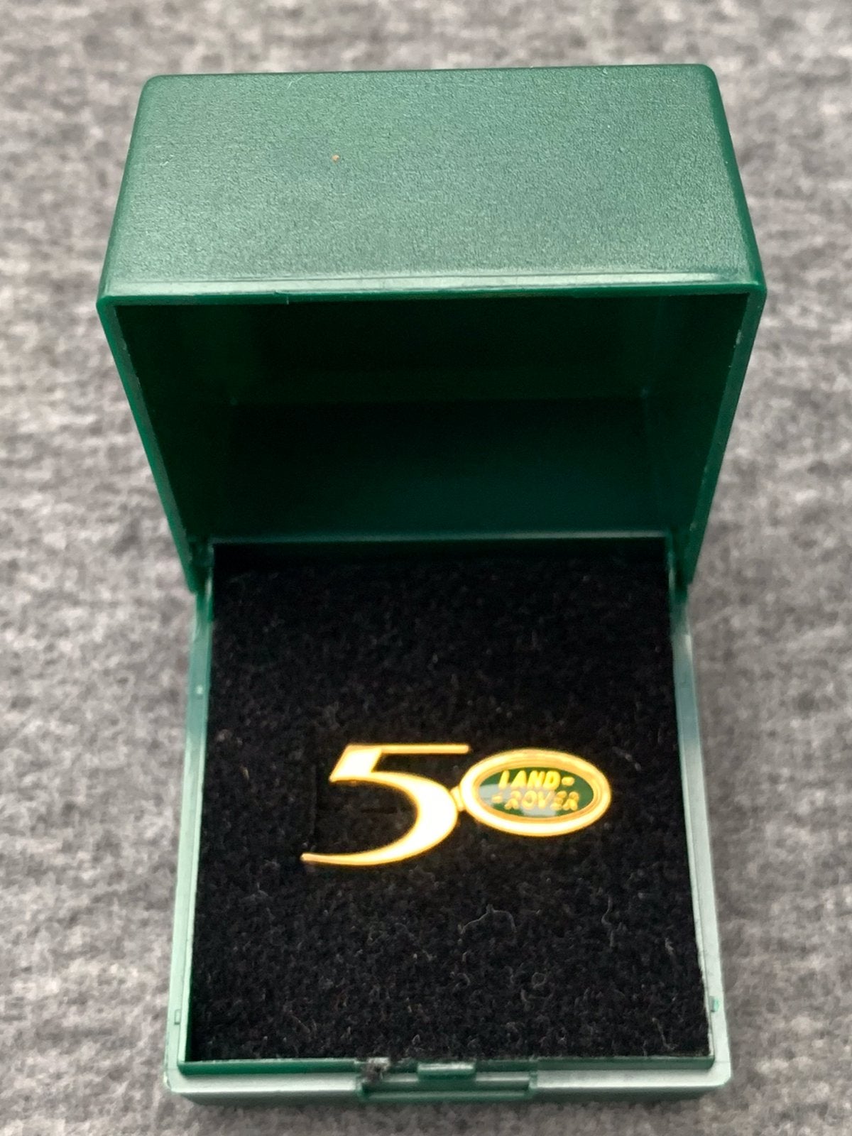 Land Rover serie 50th pin button, Verzamelen, Speldjes, Pins en Buttons, Ophalen of Verzenden, Nieuw, Overige onderwerpen, Speldje of Pin