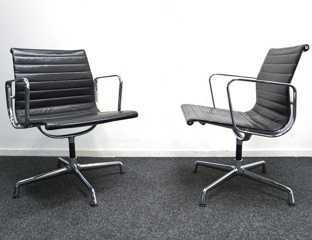 Vitra Eames EA 108 Design Vergaderstoel |Zwart Leer | Chroom, Huis en Inrichting, Stoelen, Gebruikt, -, Zwart, -