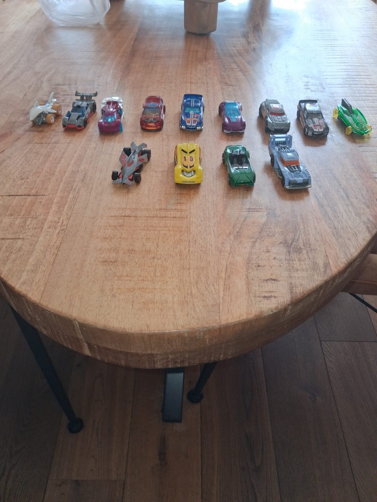 13 hotwheel auto's, Ophalen of Verzenden, Gebruikt