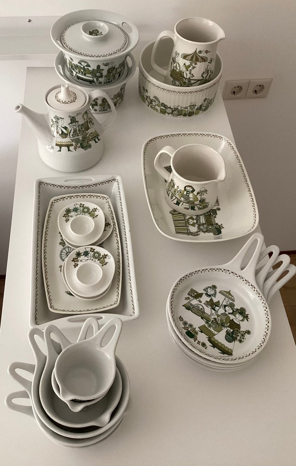Servies groot decor ‘Market’ made in Norway, Ophalen, Zo goed als nieuw, Bord(en), Overige stijlen