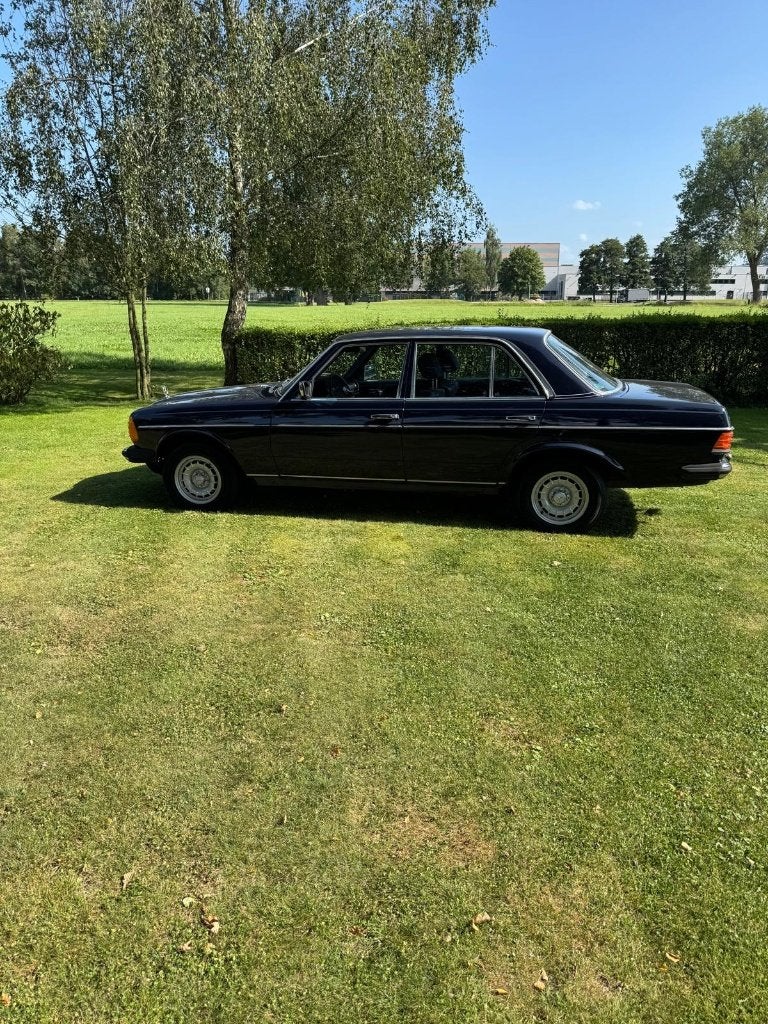 •	MERCEDES W123 240D Automaat ROESTVRIJ Origineel NL-auto, Auto's, Automaat, Achterwielaandrijving, 63 pk, Mercedes-Benz