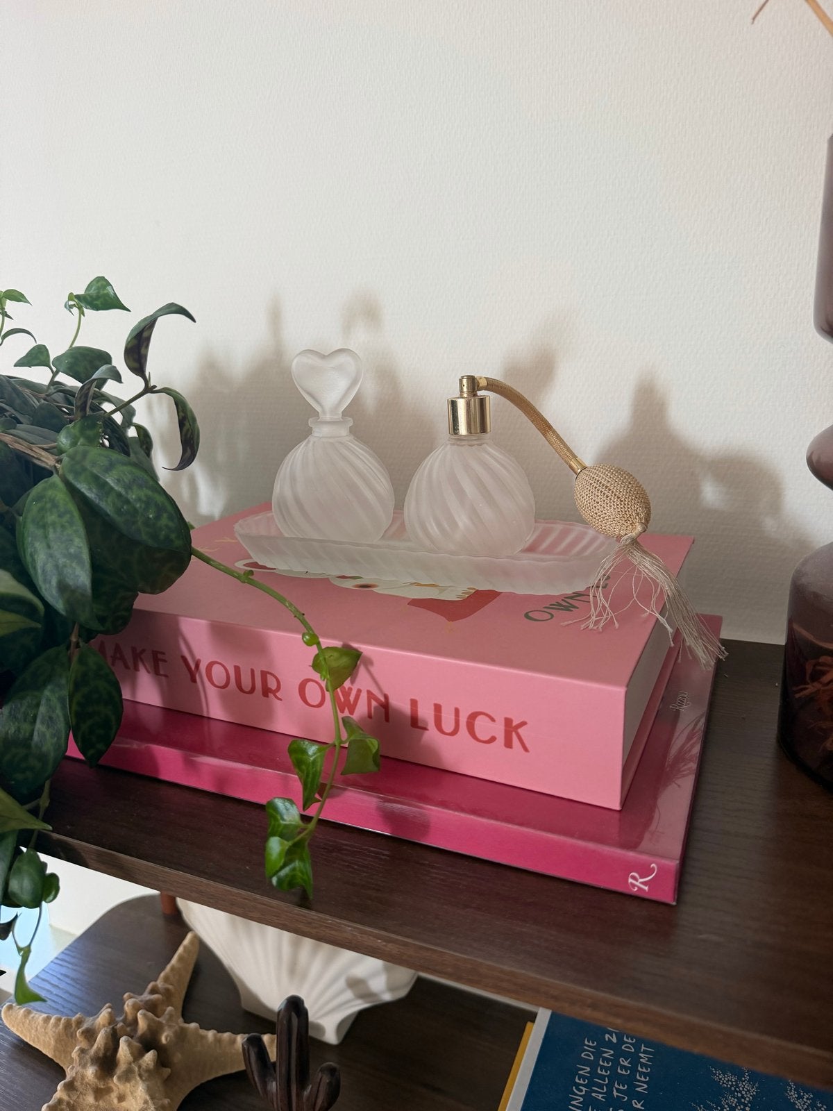Vintage set van matglazen parfumflesjes met dienblad, Ophalen
